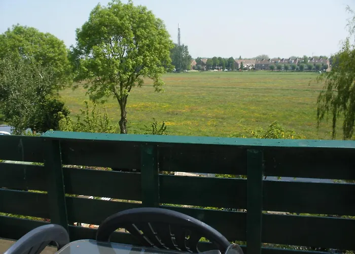 לינה וארוחת בוקר B&b-edam אדם